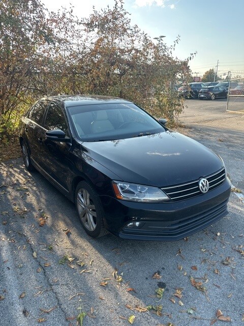 2017 Volkswagen Jetta 1.8T SEL photo 4