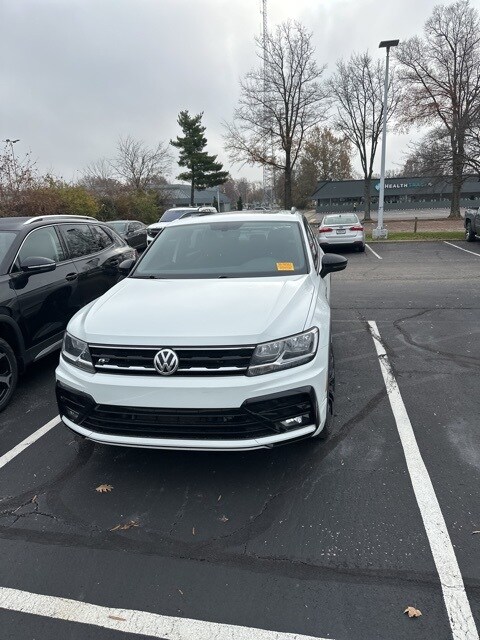 2021 Volkswagen Tiguan SE R-Line Black photo 2