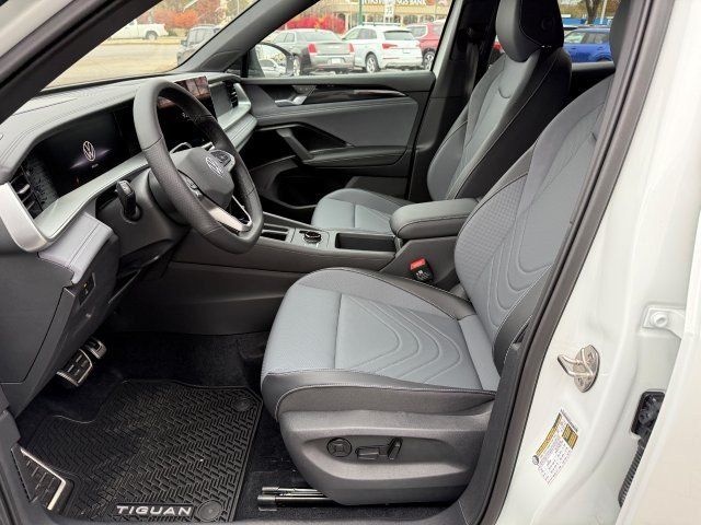 2026 Volkswagen Tiguan SE R-LINE BLACK - Photo 12