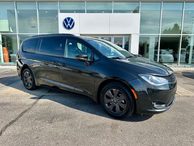 2020 Chrysler Pacifica Hybrid Limited's photo