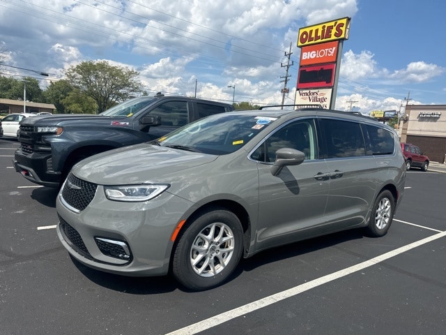 Used 2022 Chrysler Pacifica Touring L with VIN 2C4RC1BG8NR132290 for sale in Clarksville, IN