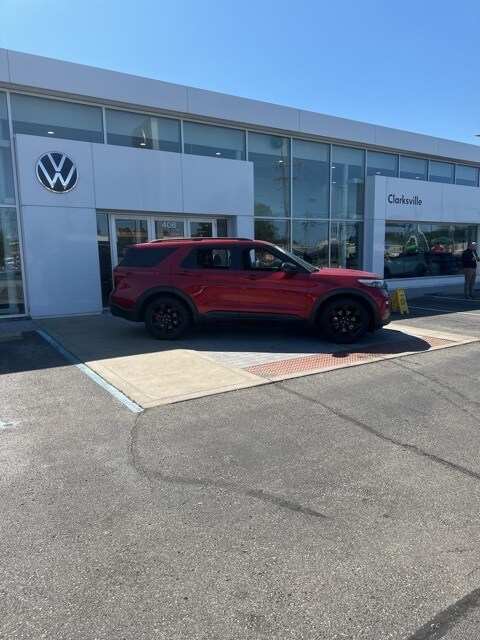 2021 Ford Explorer ST photo 3