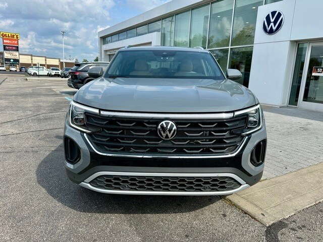 2025 Volkswagen Atlas Cross Sport SE Technology photo 2