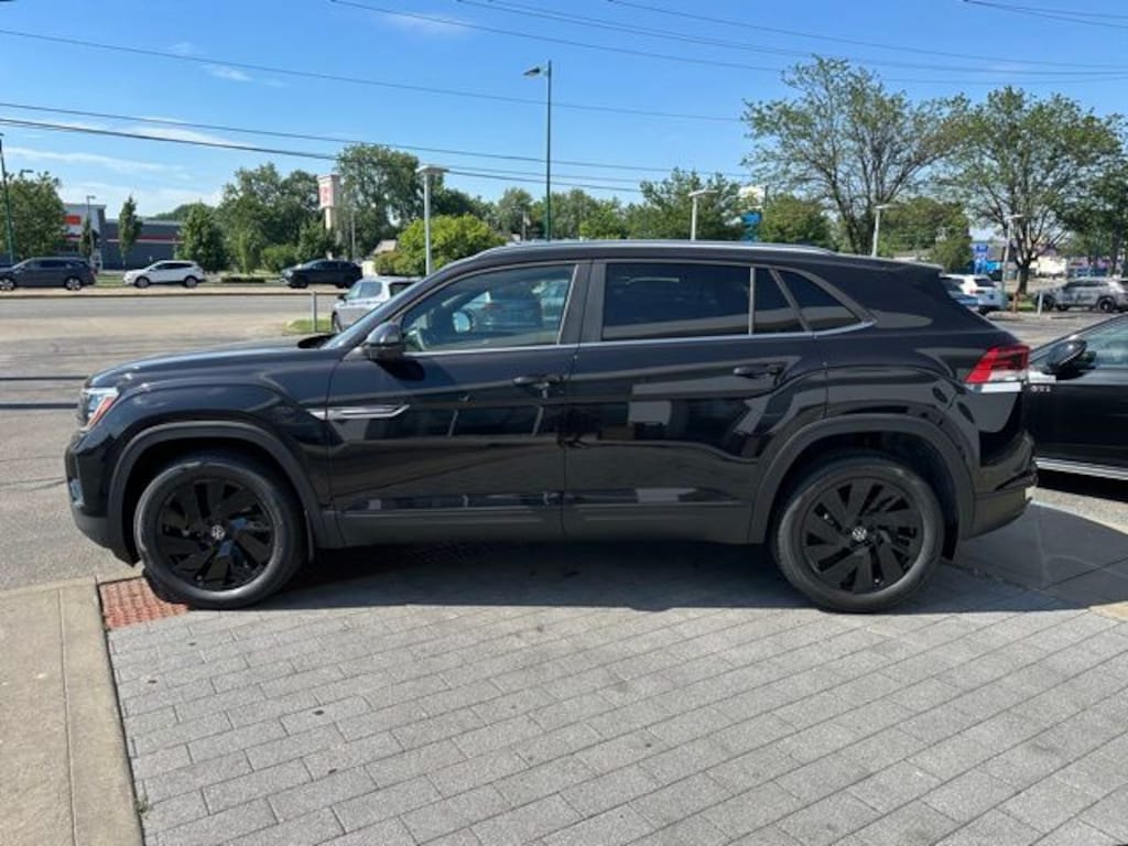 New 2026 Volkswagen Atlas Cross Sport 2.0T SE w/Technology SUV