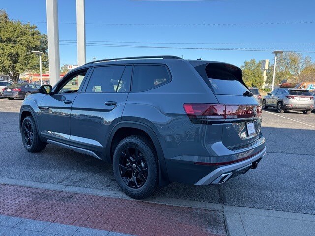 2026 Volkswagen Atlas Peak Edition SE photo 3