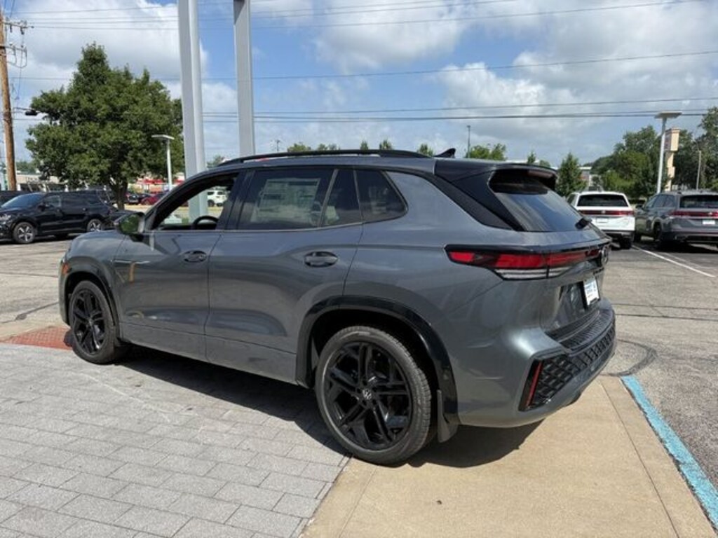 New 2026 Volkswagen Tiguan 2.0T SE R-Line Black SUV
