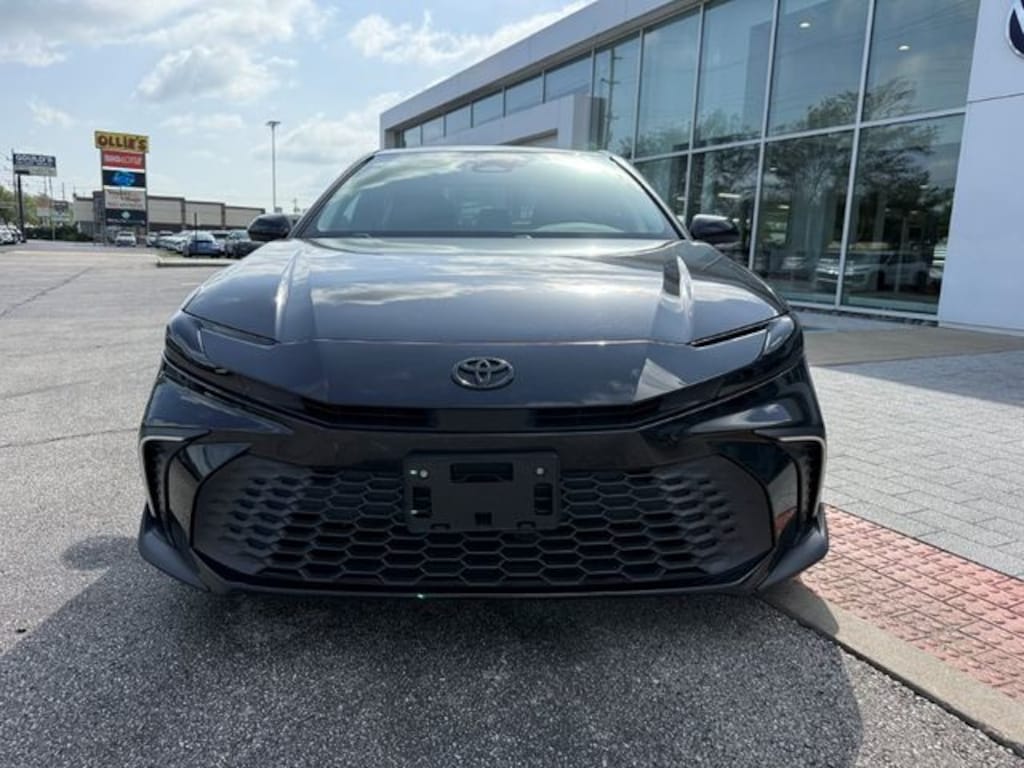 Used 2025 Toyota Camry SE Sedan