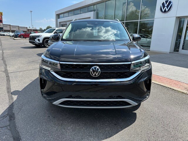 2024 Volkswagen Taos SE photo 2
