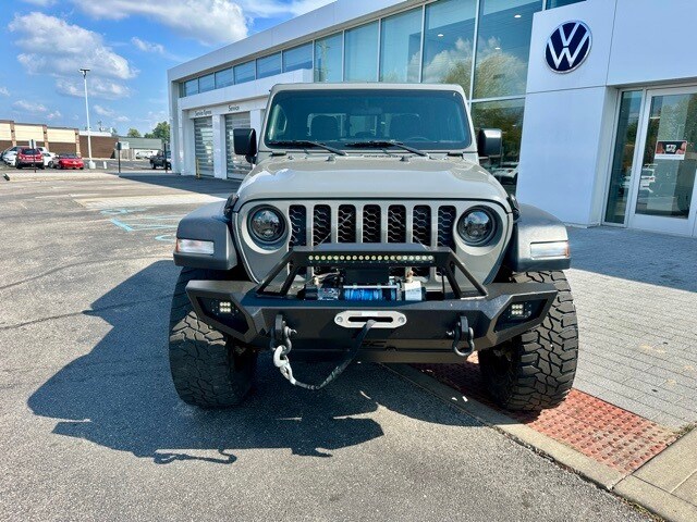 2020 Jeep Gladiator Sport photo 2