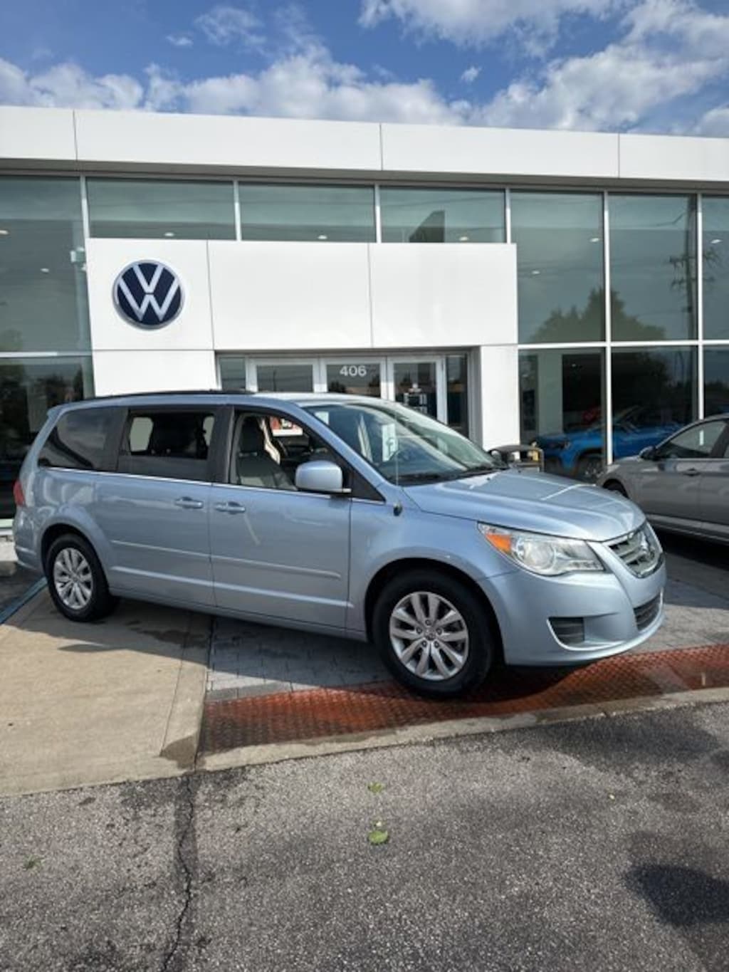 Used 2012 Volkswagen Routan SE Van Passenger Van