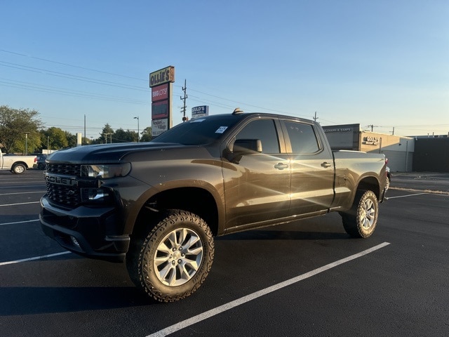 Used 2021 Chevrolet Silverado 1500 Custom with VIN 1GCPYBEKXMZ322093 for sale in Clarksville, IN