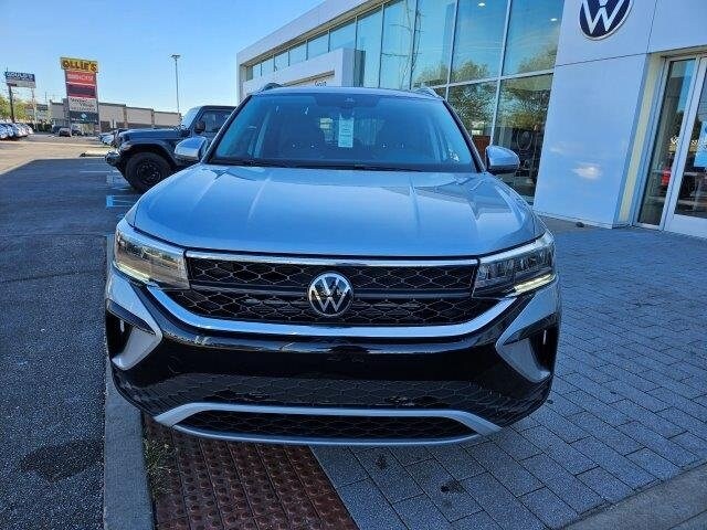 2024 Volkswagen Taos SE photo 2
