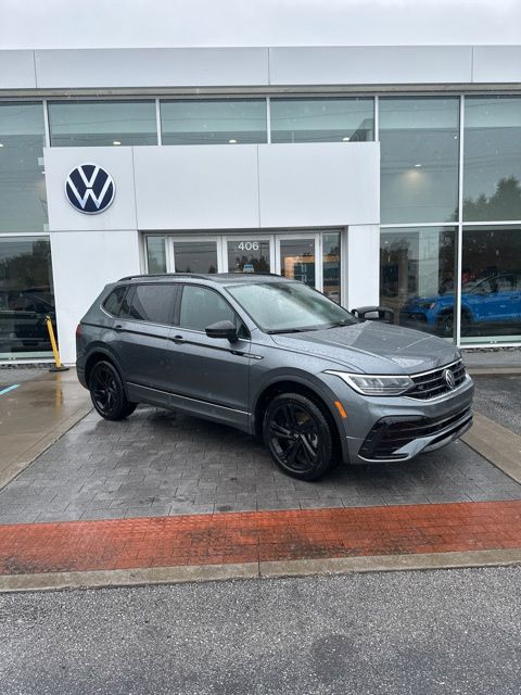 2024 Volkswagen Tiguan 2.0T SE R-Line Black 4Motion's photo