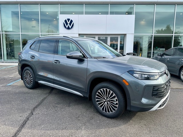 2025 Volkswagen Tiguan S's photo