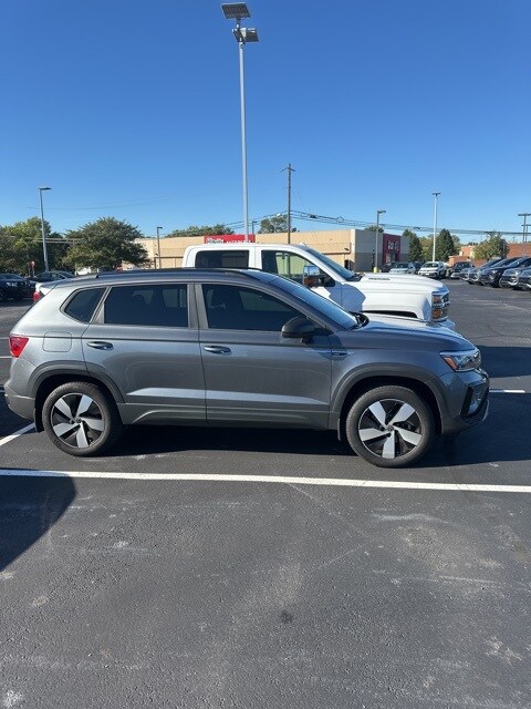 2024 Volkswagen Taos S photo 3