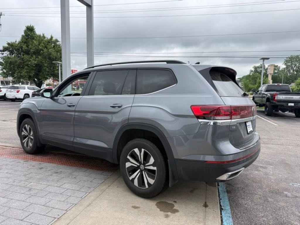 Used 2025 Volkswagen Atlas 2.0T SE SUV