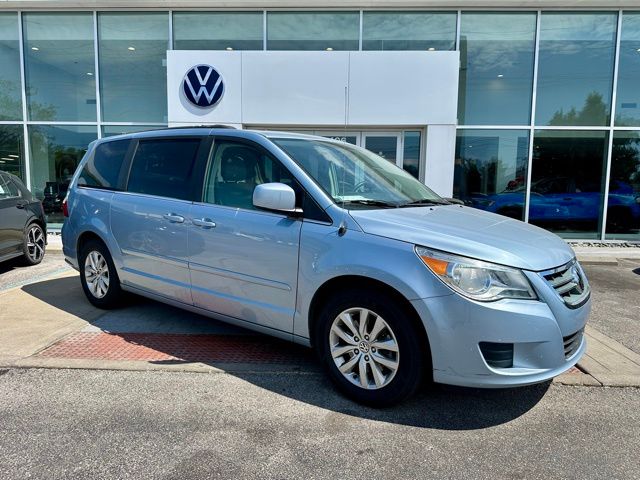 2012 Volkswagen Routan SE's photo