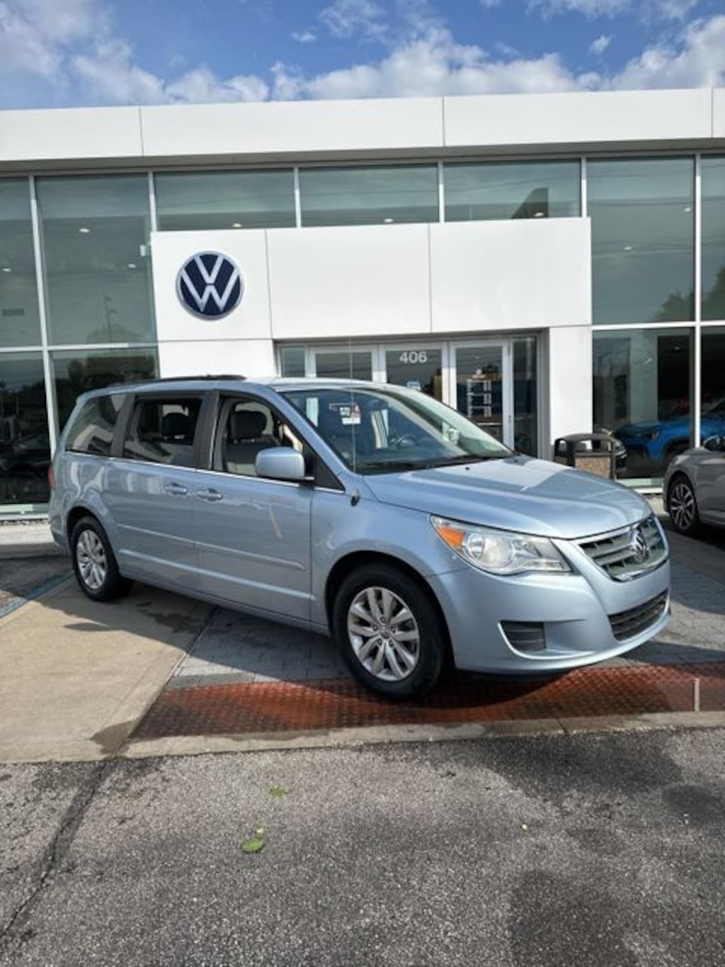 Used 2012 Volkswagen Routan SE Van Passenger Van