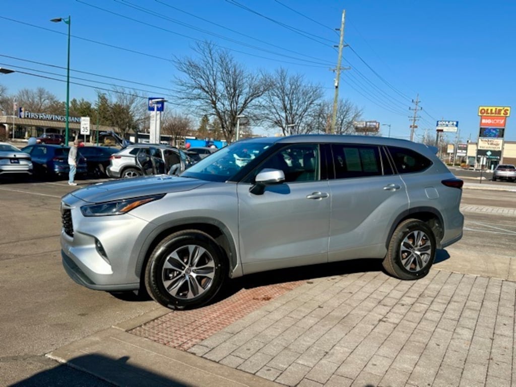 Used 2021 Toyota Highlander XLE SUV