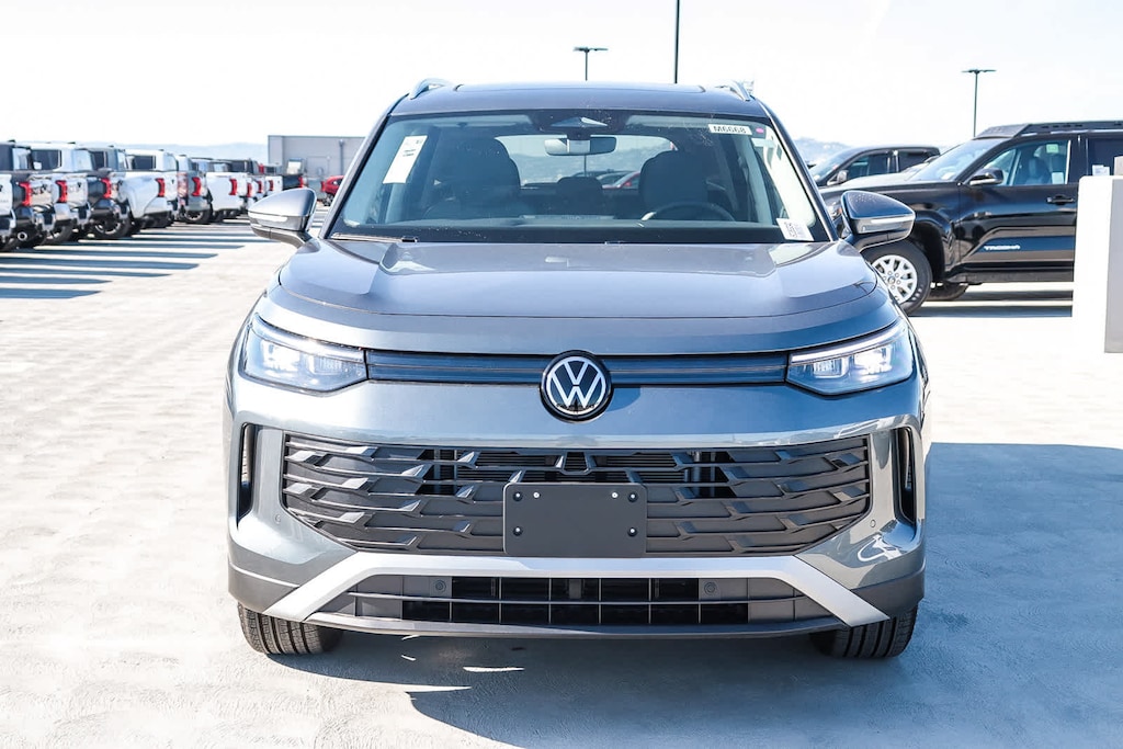 New 2025 Volkswagen Tiguan 2.0T SE SUV