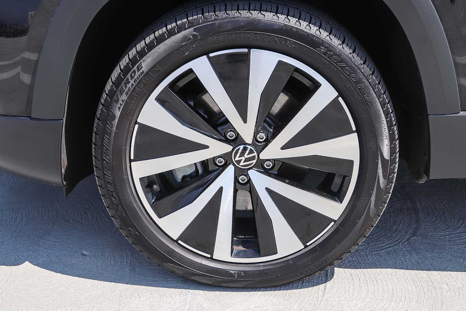 Thumbnail: 2022 Volkswagen Taos - 10