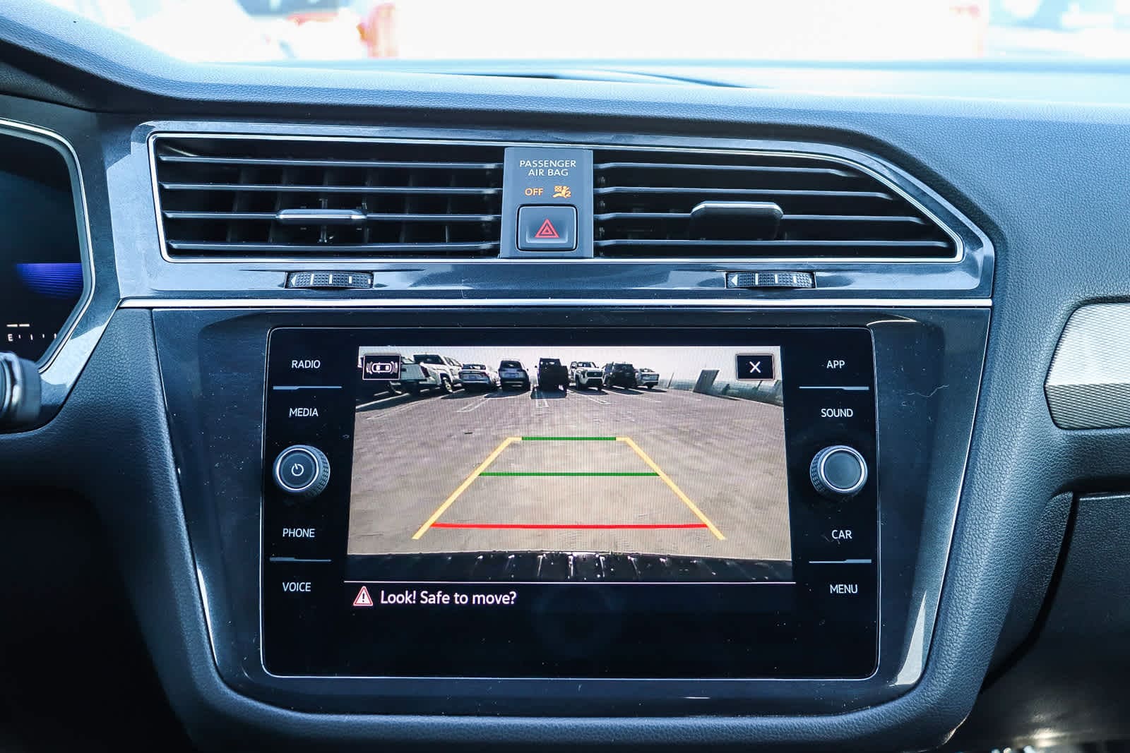 Thumbnail: 2022 Volkswagen Tiguan - 22