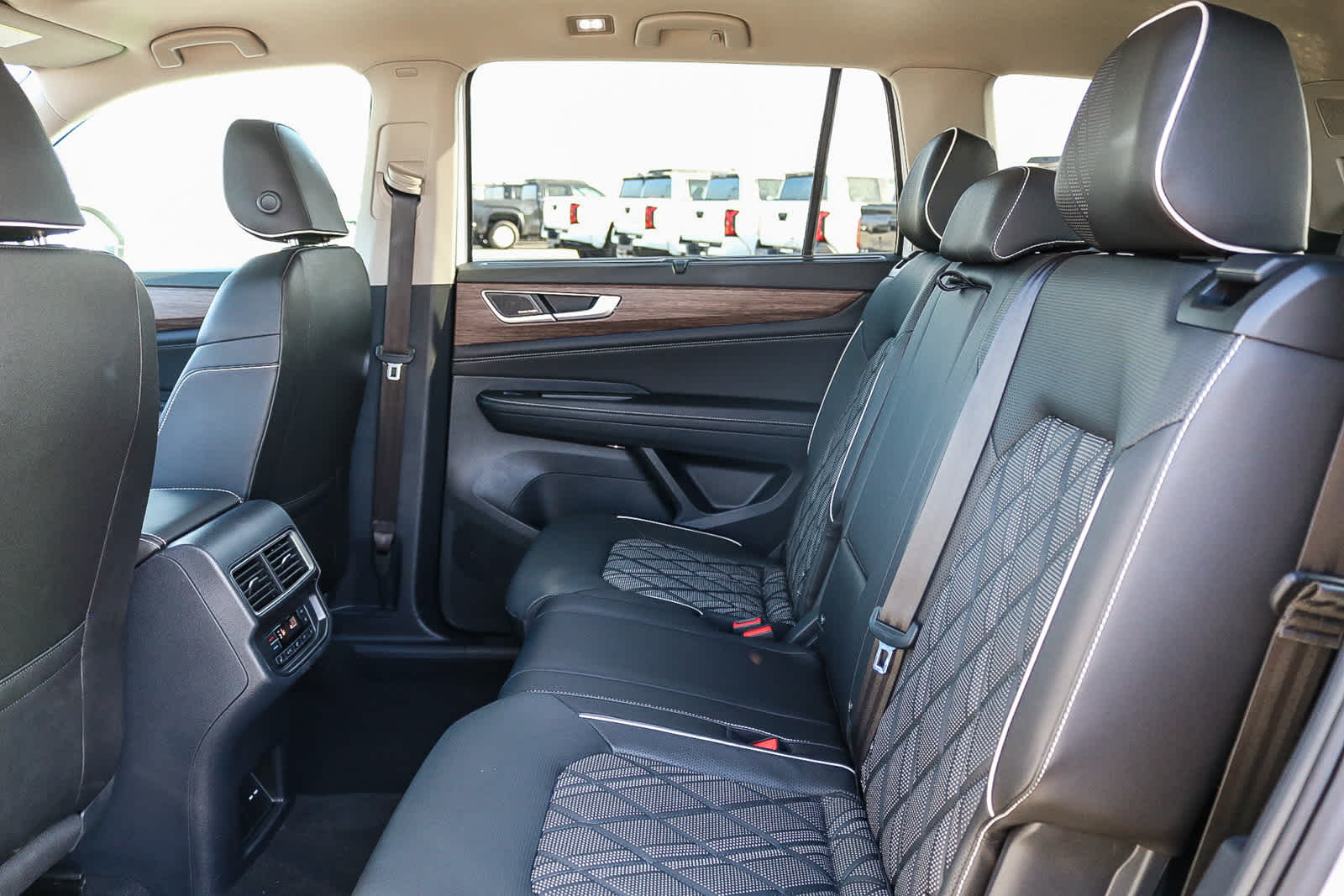 Thumbnail: 2025 Volkswagen Atlas - 18