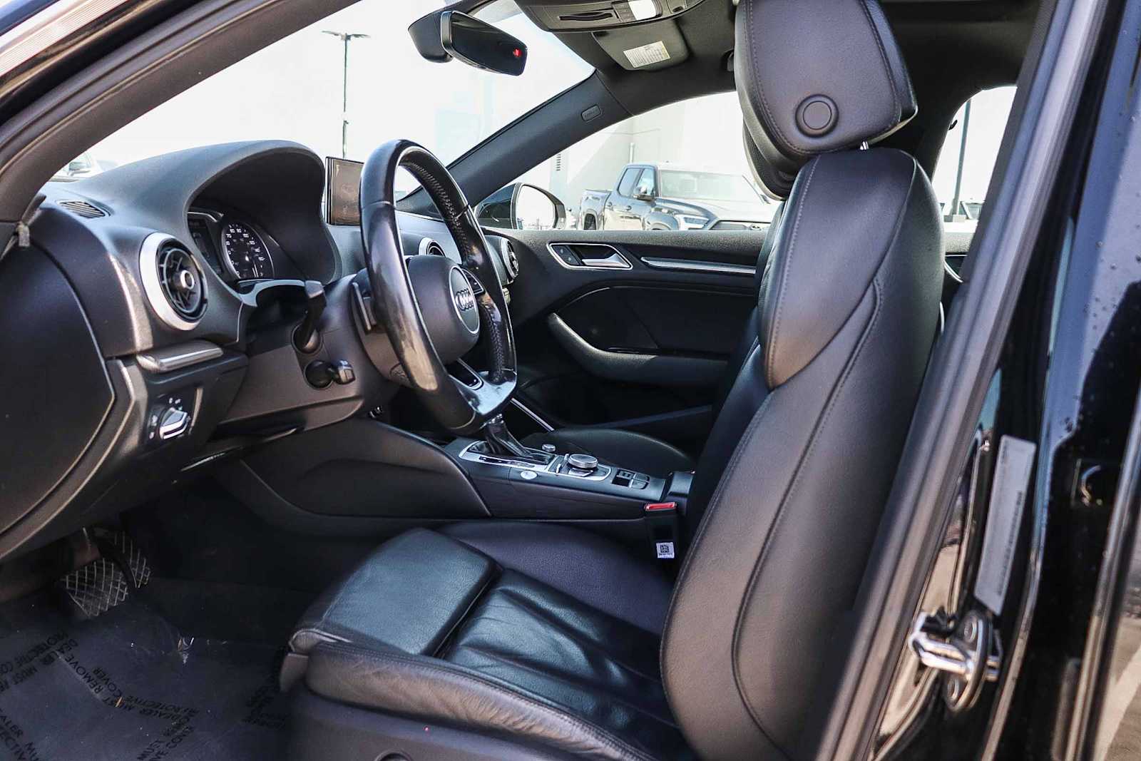 Thumbnail: 2017 Audi A3 e-tron - 17