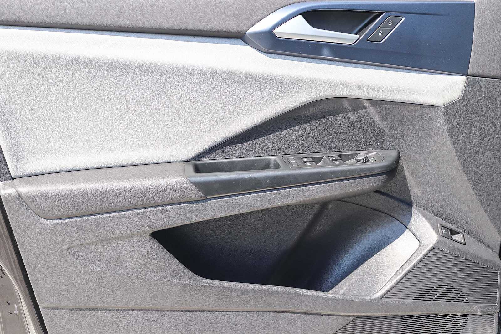 Thumbnail: 2022 Volkswagen Taos - 21
