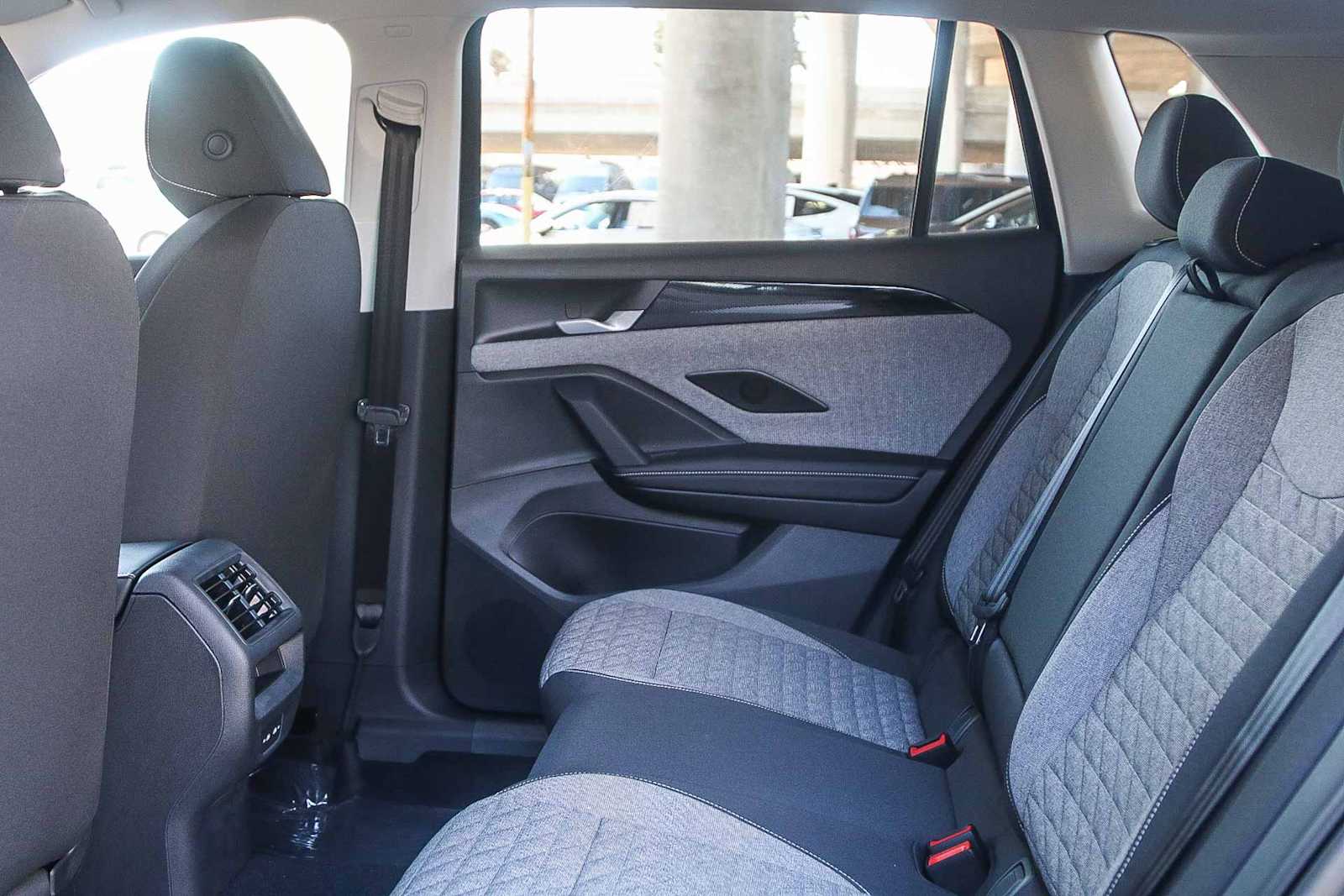 Thumbnail: 2025 Volkswagen Tiguan - 18