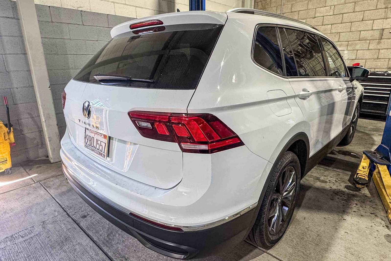 Thumbnail: 2022 Volkswagen Tiguan - 5
