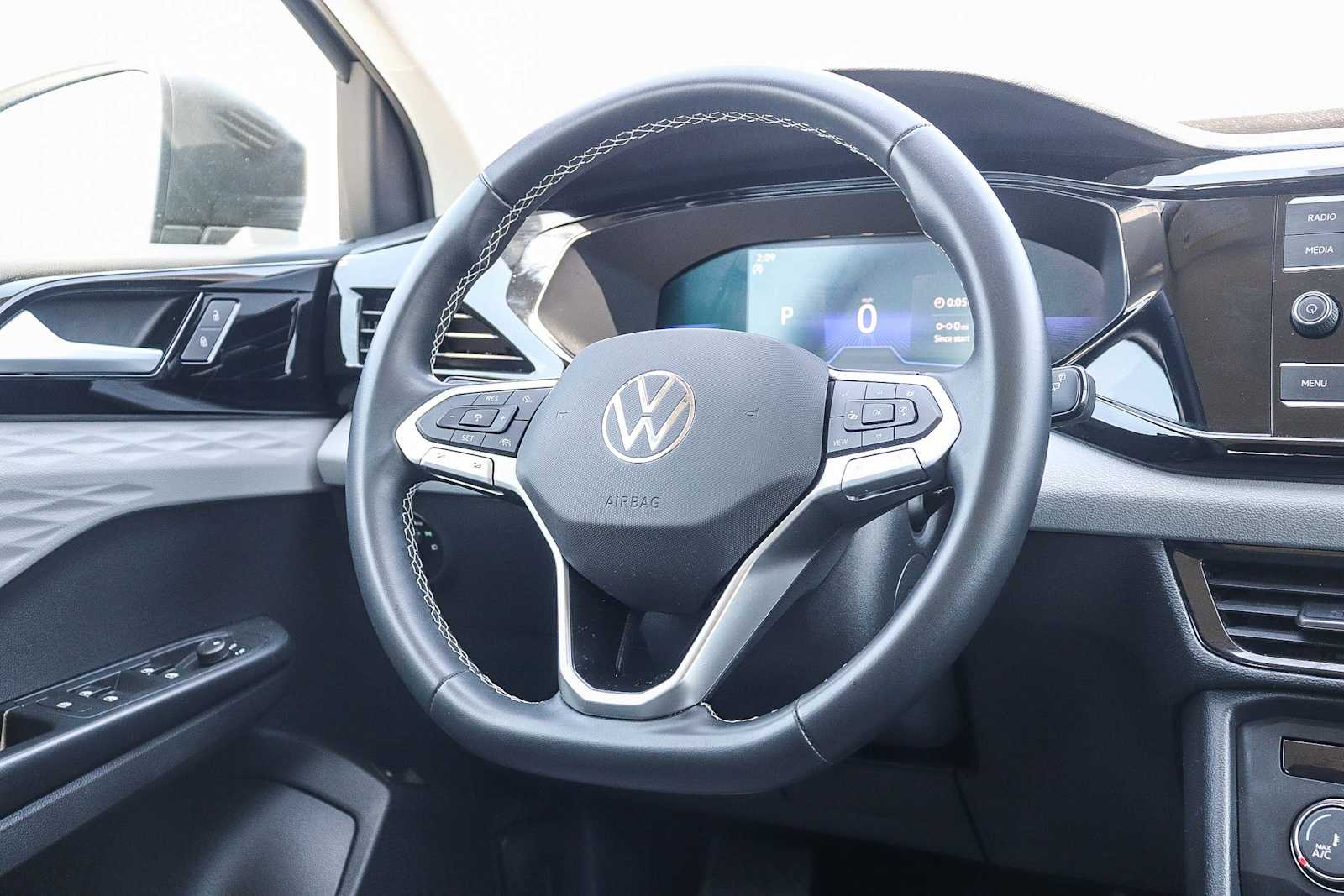 Thumbnail: 2022 Volkswagen Taos - 9