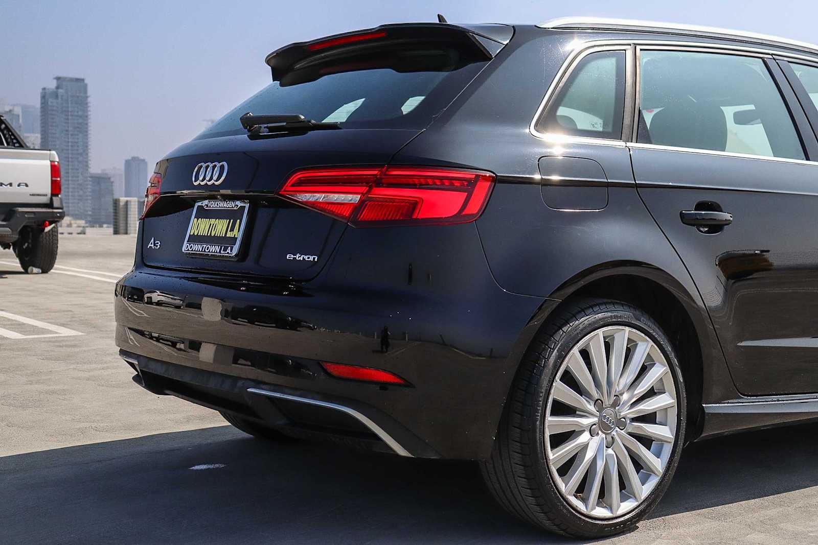 Thumbnail: 2017 Audi A3 e-tron - 9