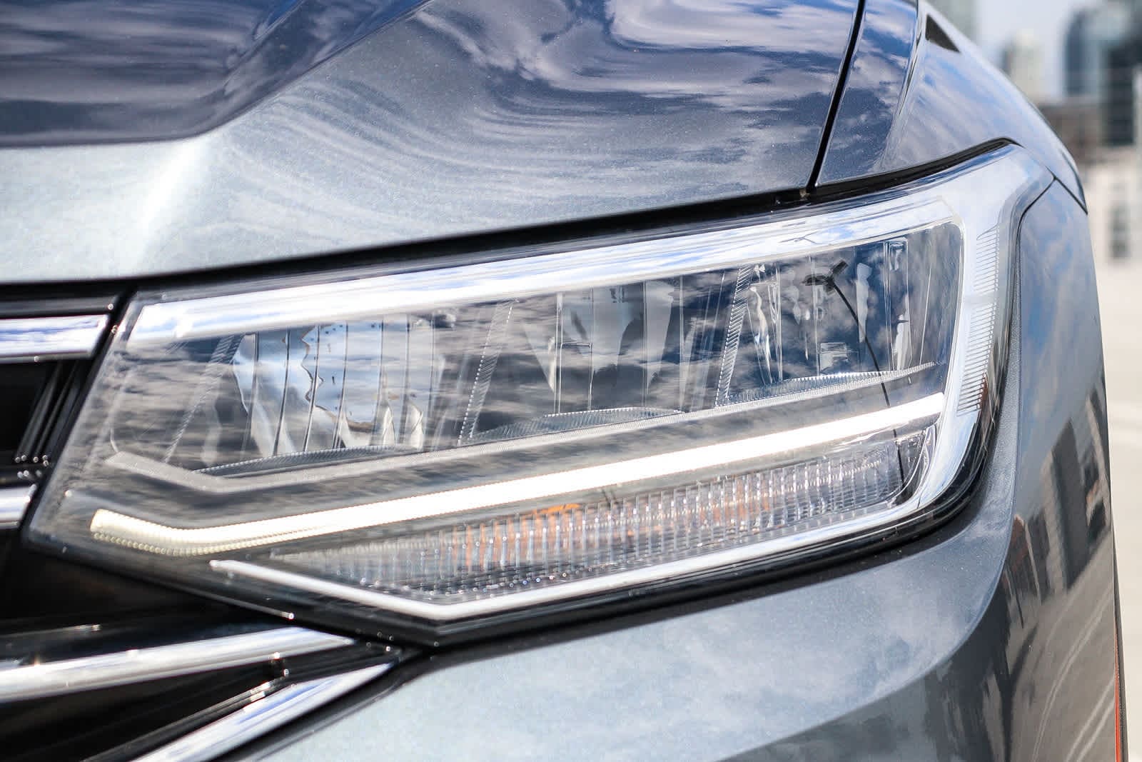 Thumbnail: 2022 Volkswagen Tiguan - 4