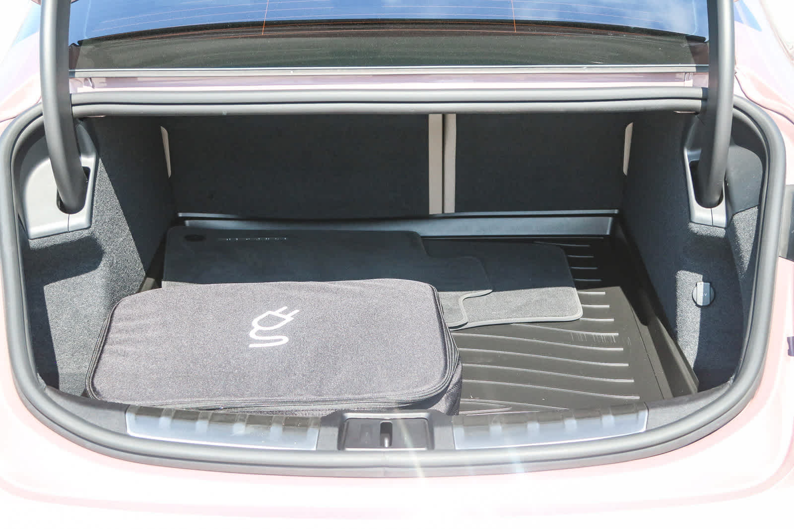 Thumbnail: 2025 Porsche Taycan - 32