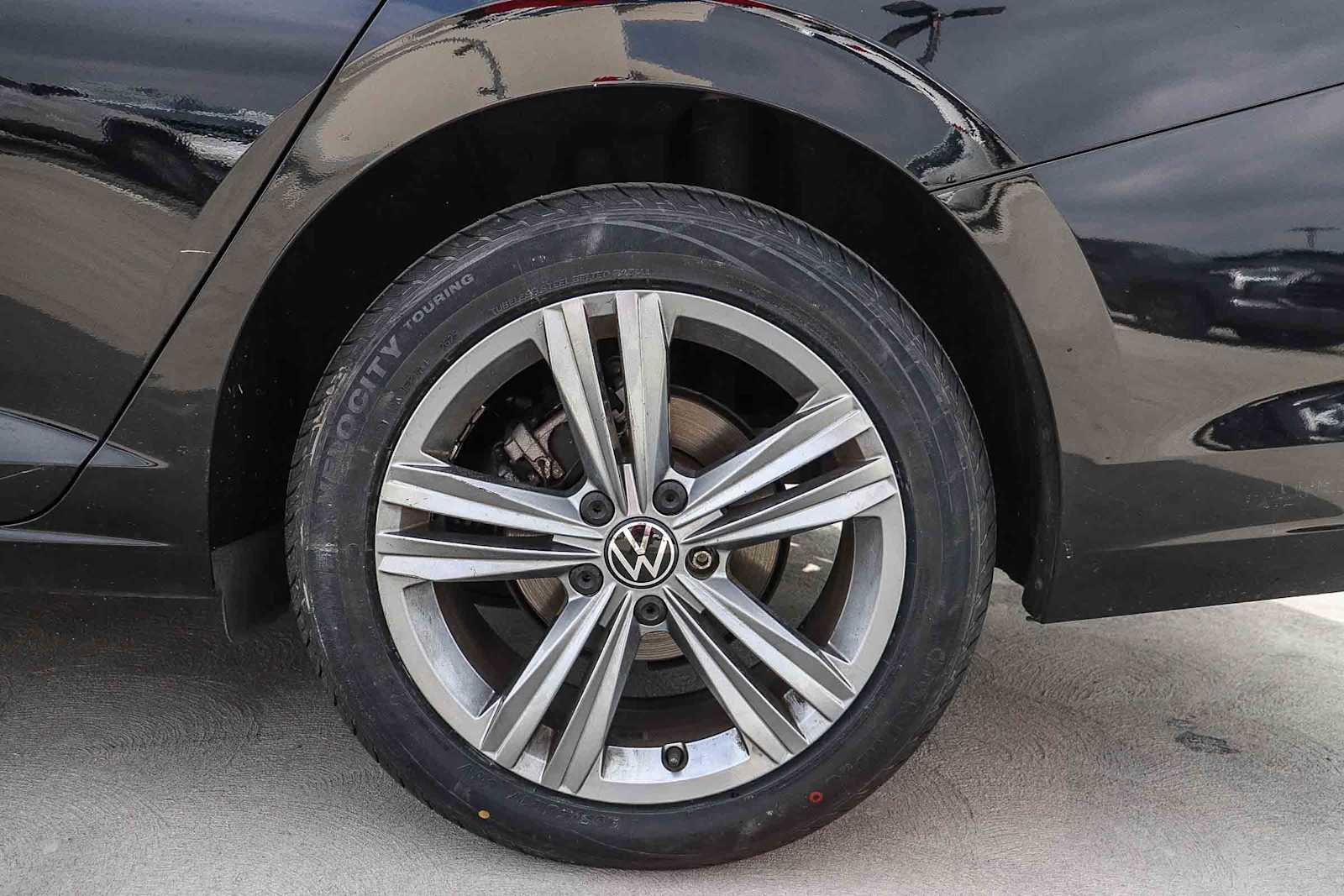 Thumbnail: 2024 Volkswagen Jetta - 9