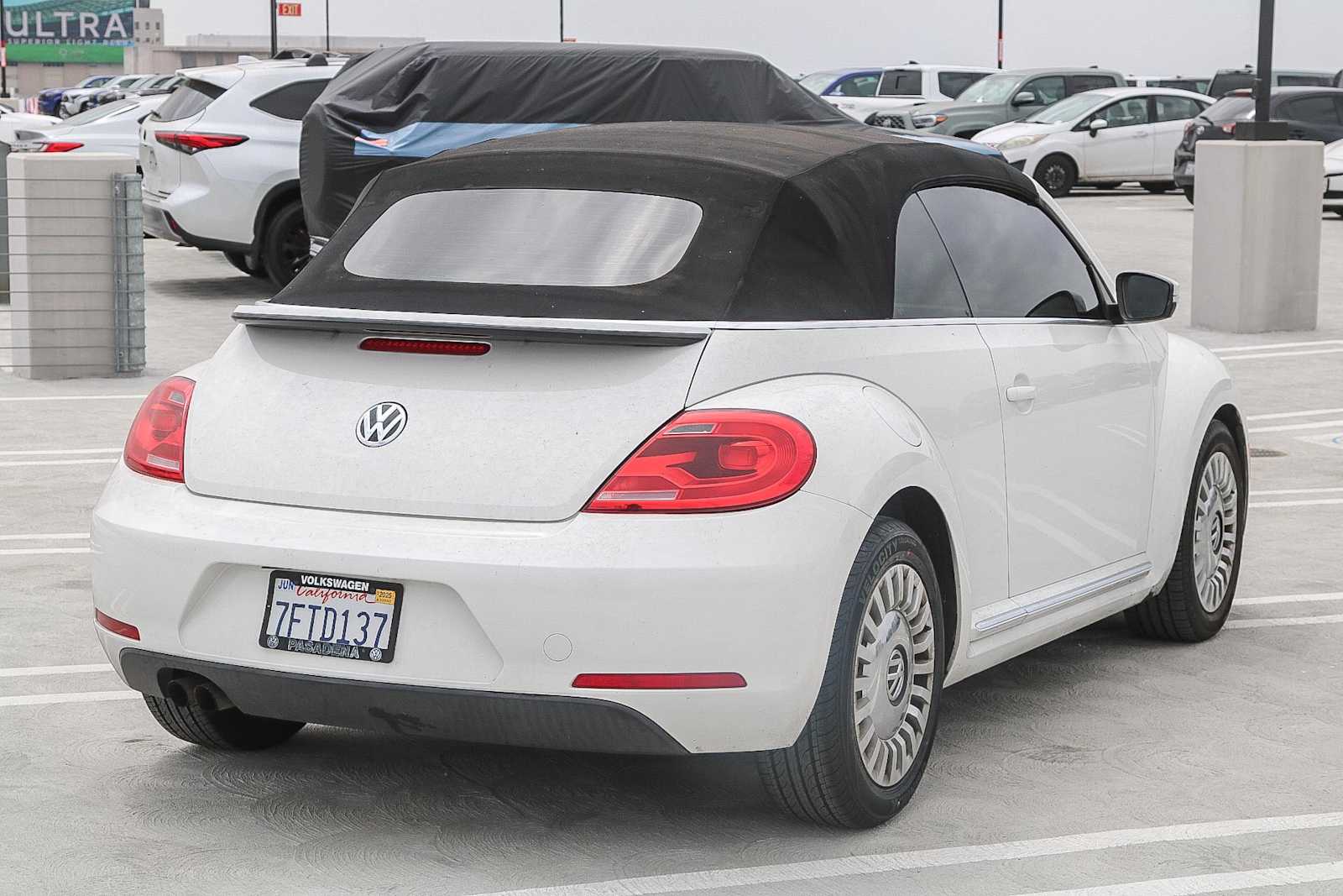 Thumbnail: 2014 Volkswagen Beetle - 6
