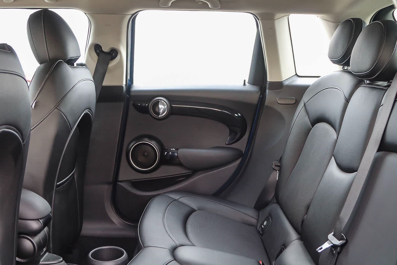 Thumbnail: 2015 MINI Cooper Hardtop - 19