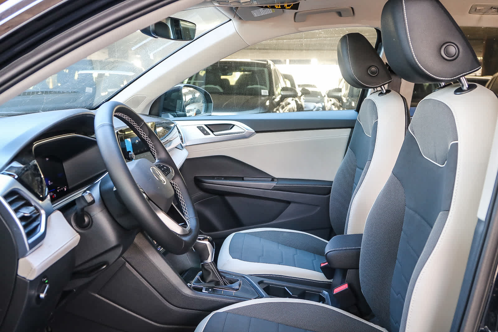 Thumbnail: 2025 Volkswagen Taos - 17