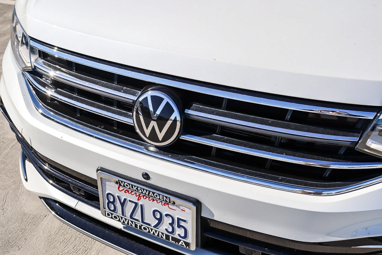 Thumbnail: 2022 Volkswagen Tiguan - 8