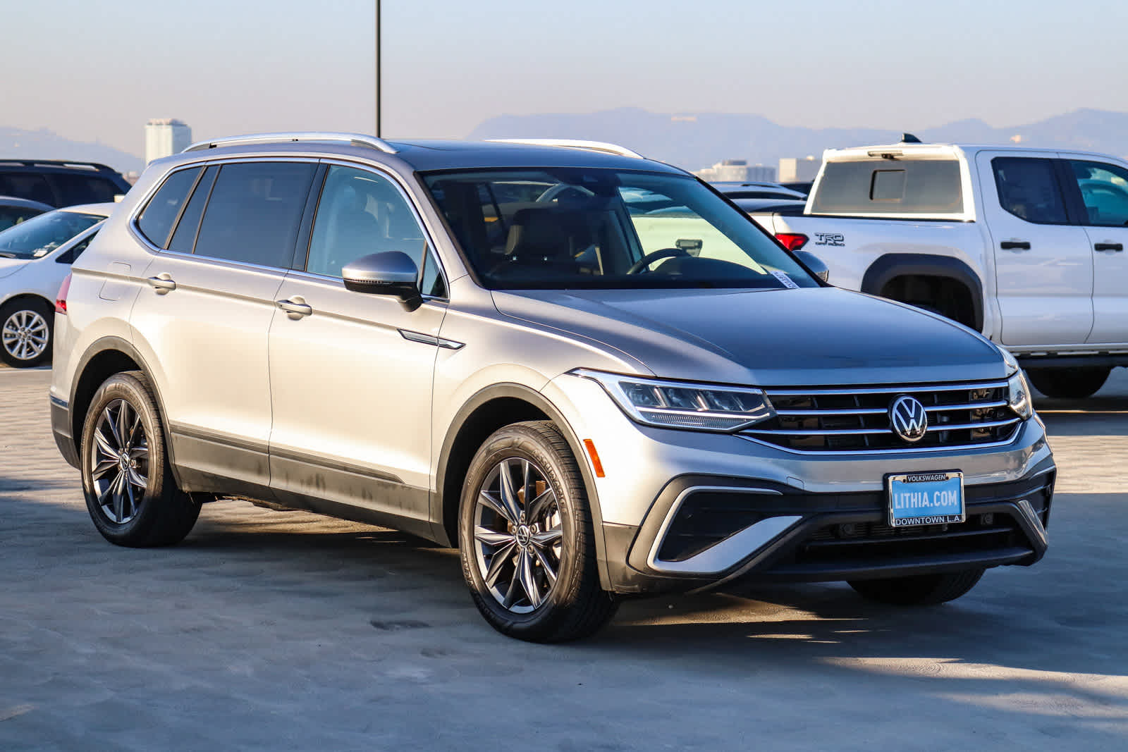 Thumbnail: 2022 Volkswagen Tiguan - 3
