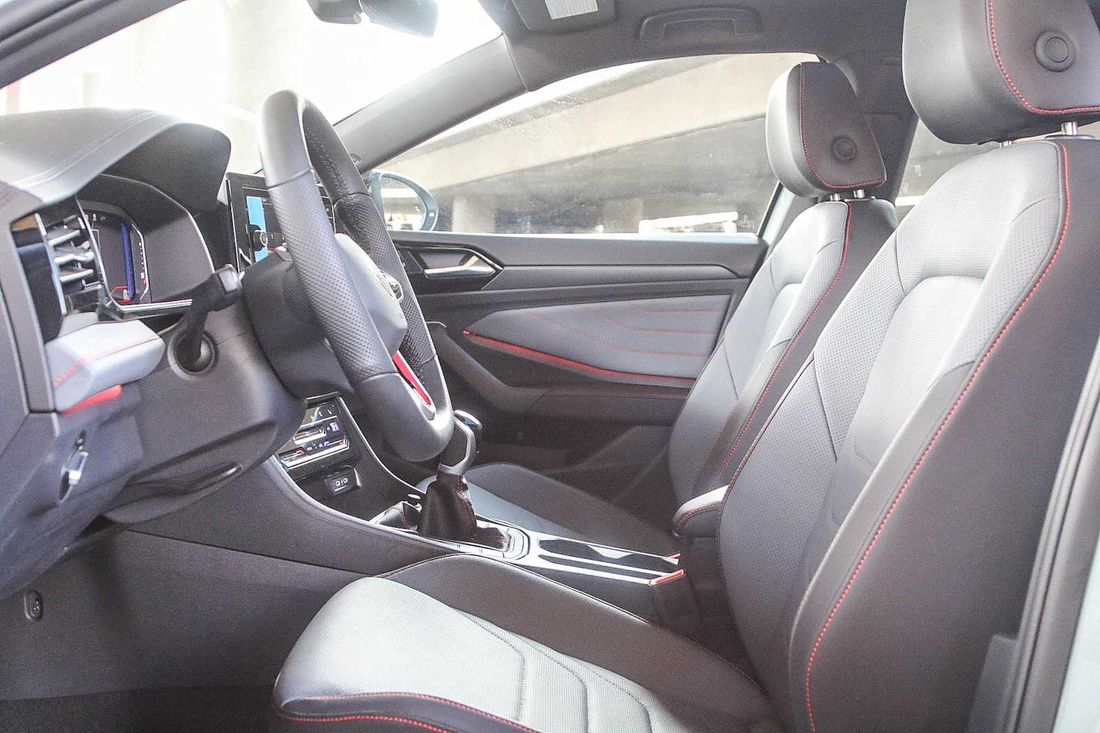 Thumbnail: 2025 Volkswagen Jetta - 17