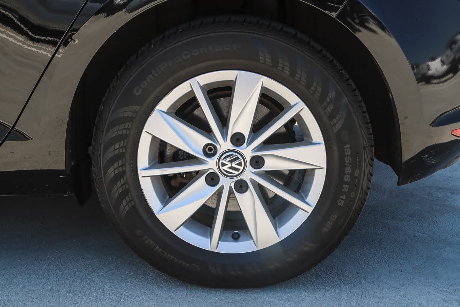 Thumbnail: 2015 Volkswagen Golf - 11