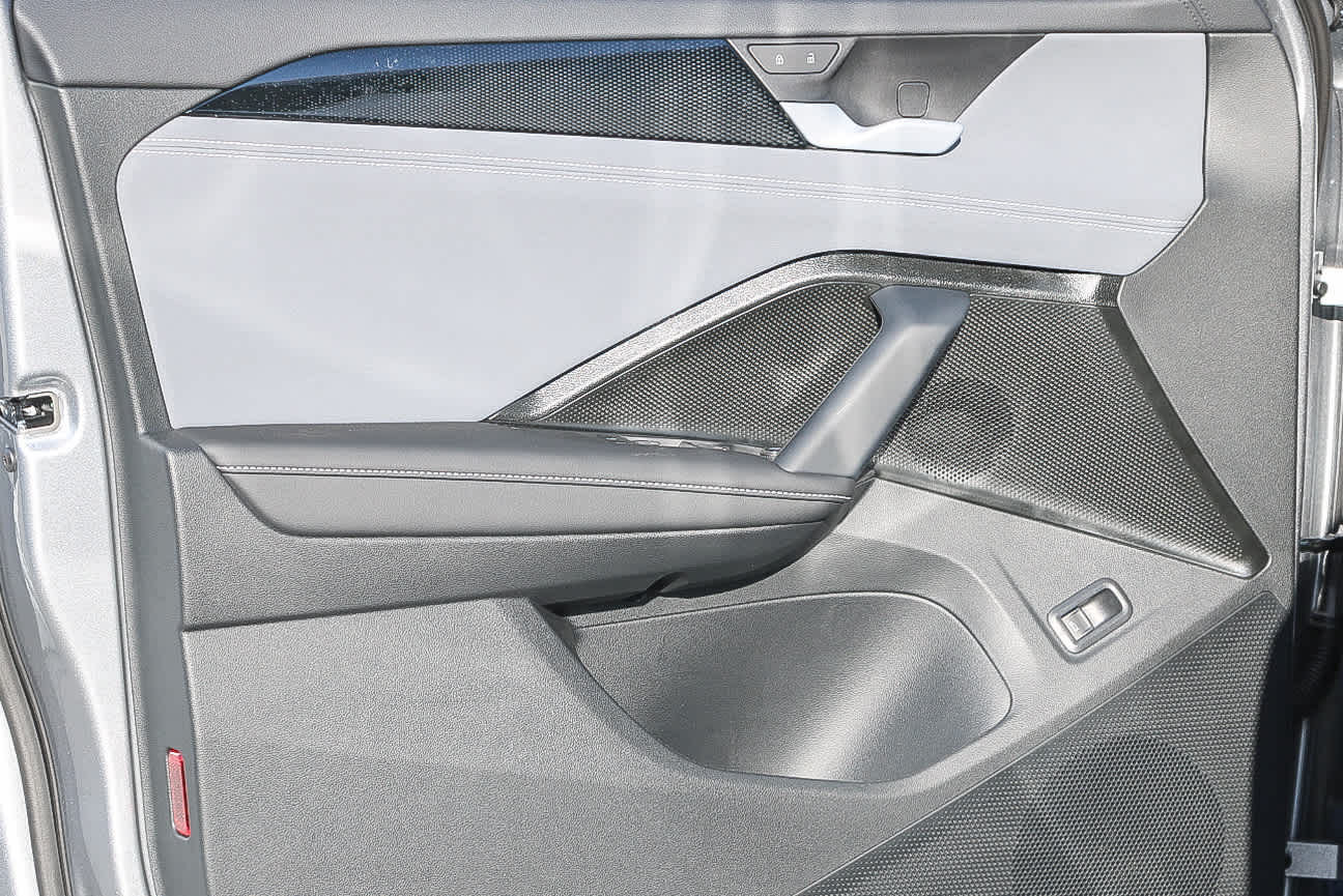 Thumbnail: 2025 Volkswagen Tiguan - 25