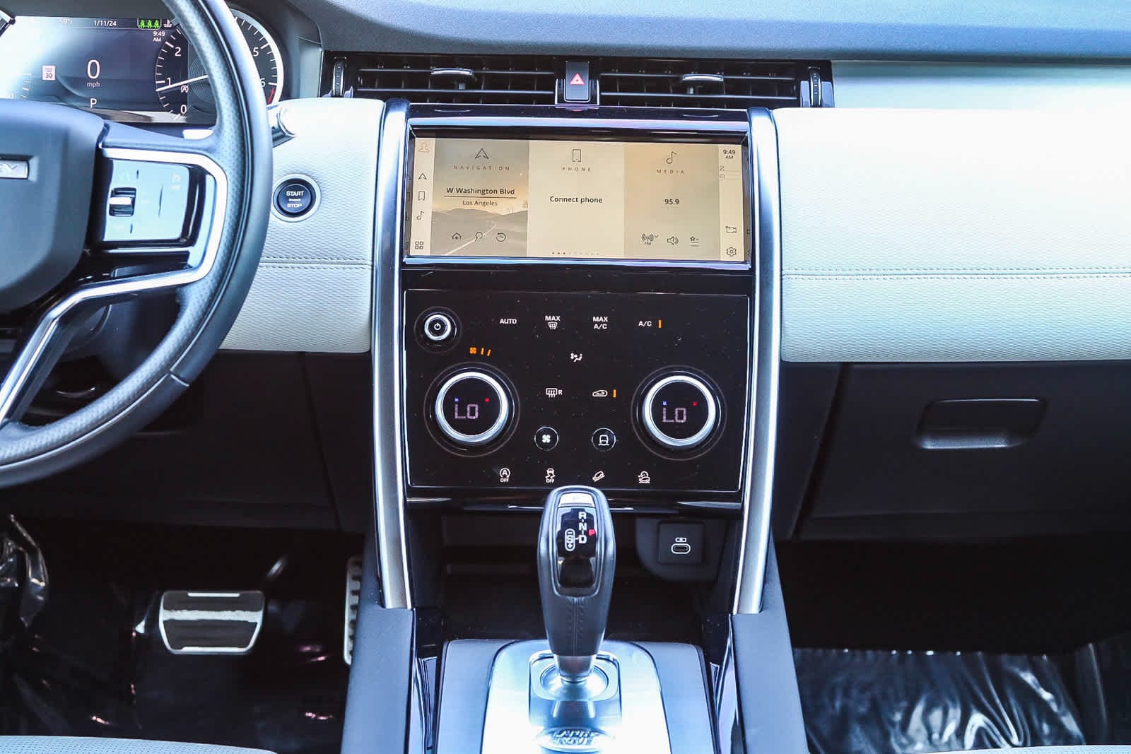 Thumbnail: 2021 Land Rover Discovery Sport - 13