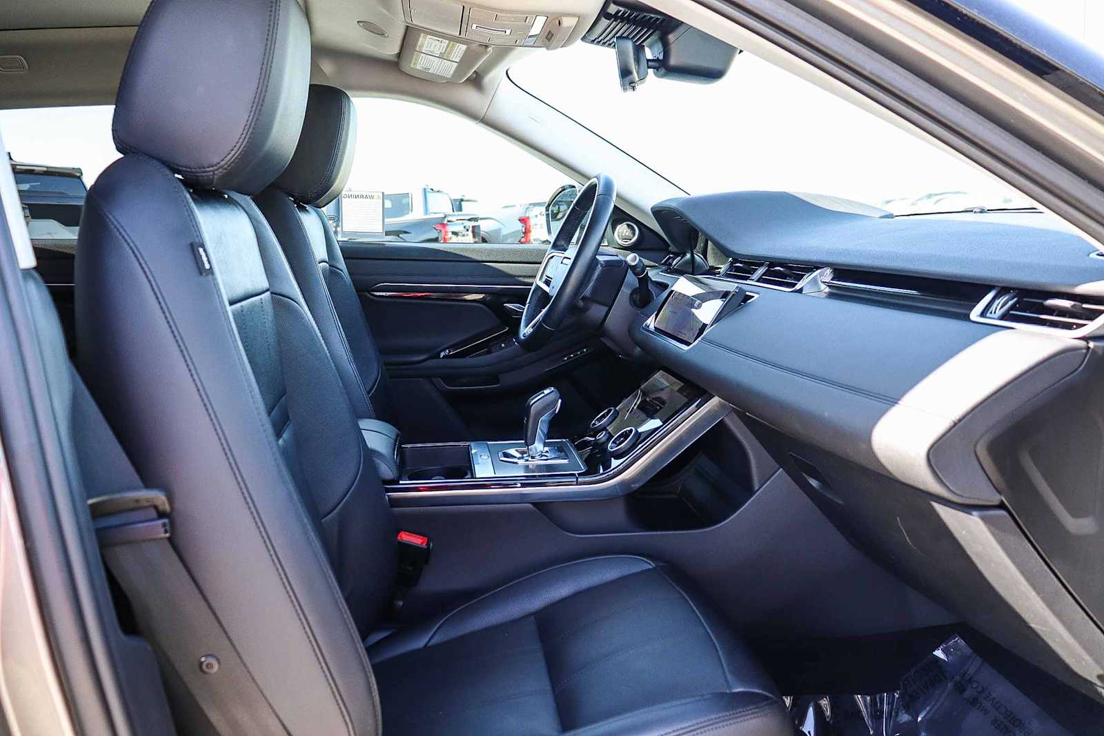 Thumbnail: 2022 Land Rover Range Rover Evoque - 17