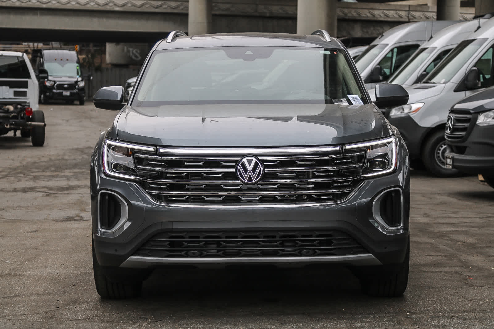 2024 Volkswagen Atlas SEL photo 2