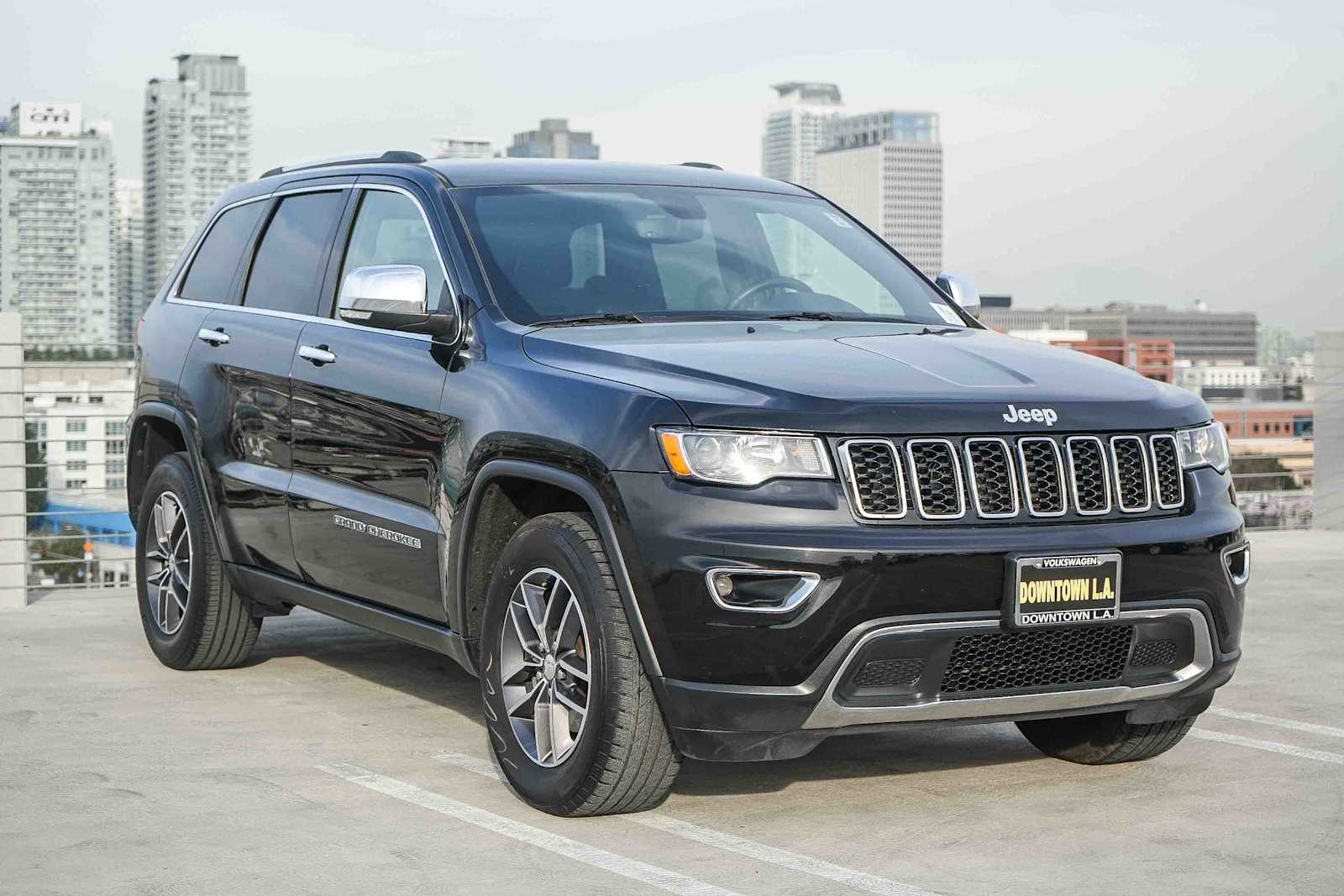 Thumbnail: 2018 Jeep Grand Cherokee - 3