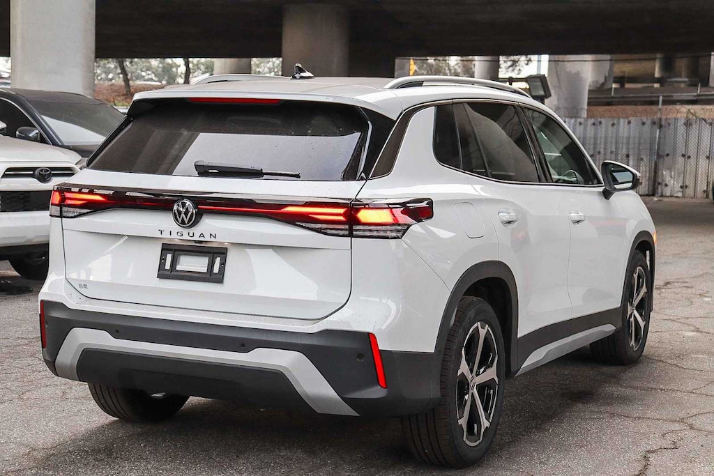 New 2026 Volkswagen Tiguan 2.0T SE SUV