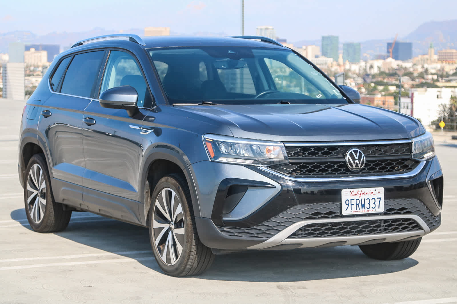 2023 Volkswagen Taos SE photo 2